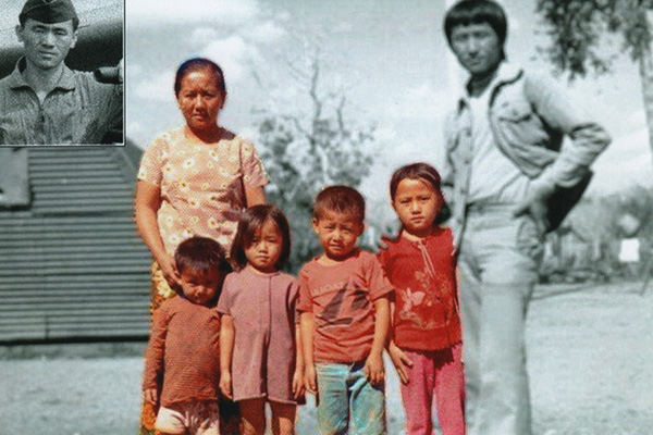 Mani Vang Family photo